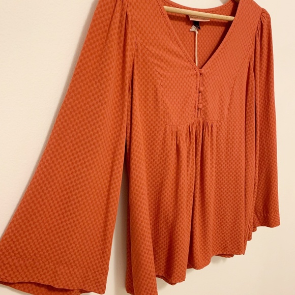 NEW Universal Thread V Neck Button Wide Sleeve Top Small - Picture 3 of 6